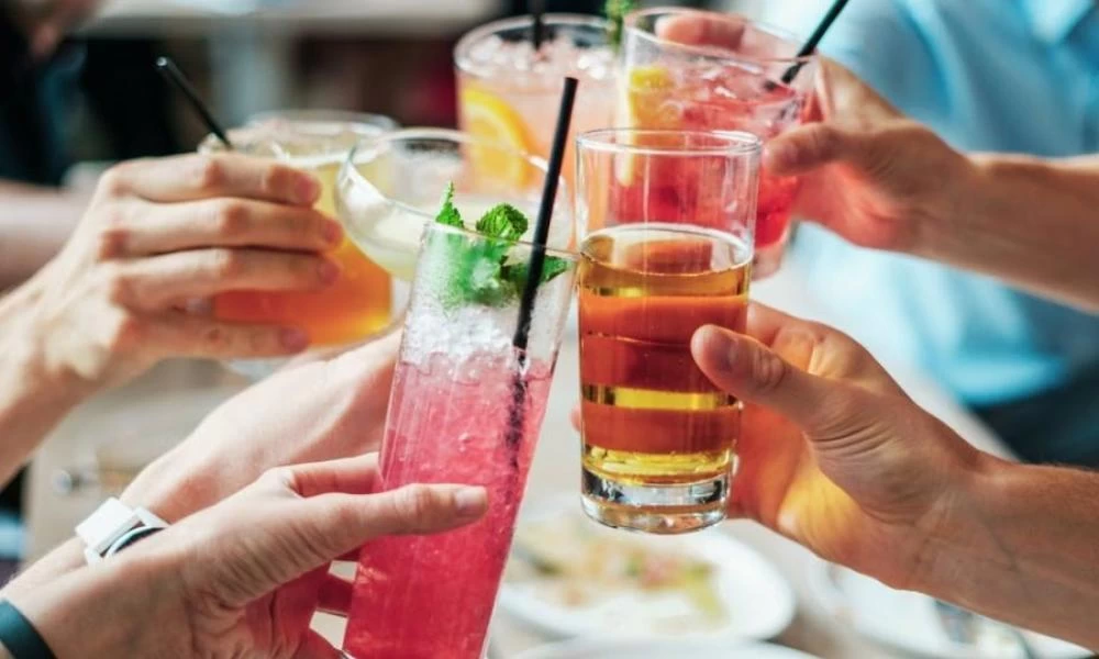 Αχαΐα: Έκαναν γλέντι αρραβώνα με κλαρίνα, καλεσμένους και χωρίς μάσκες (βίντεο)